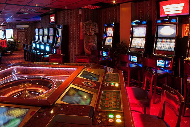 Speed Roulette live table studio with croupier and spinning wheel
